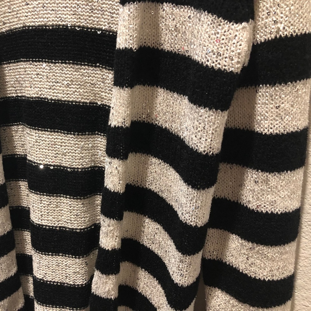 Black and White Strip Cardigan size M - Picture 2 of 4